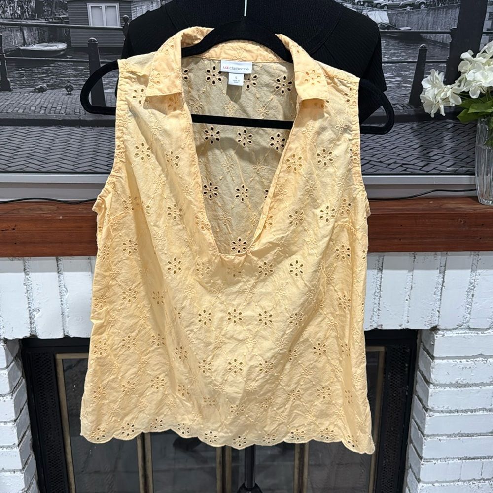 Liz Claiborne Blouse Top Butter Yellow Sleeveless V-Neck Eyelet Small-Medium